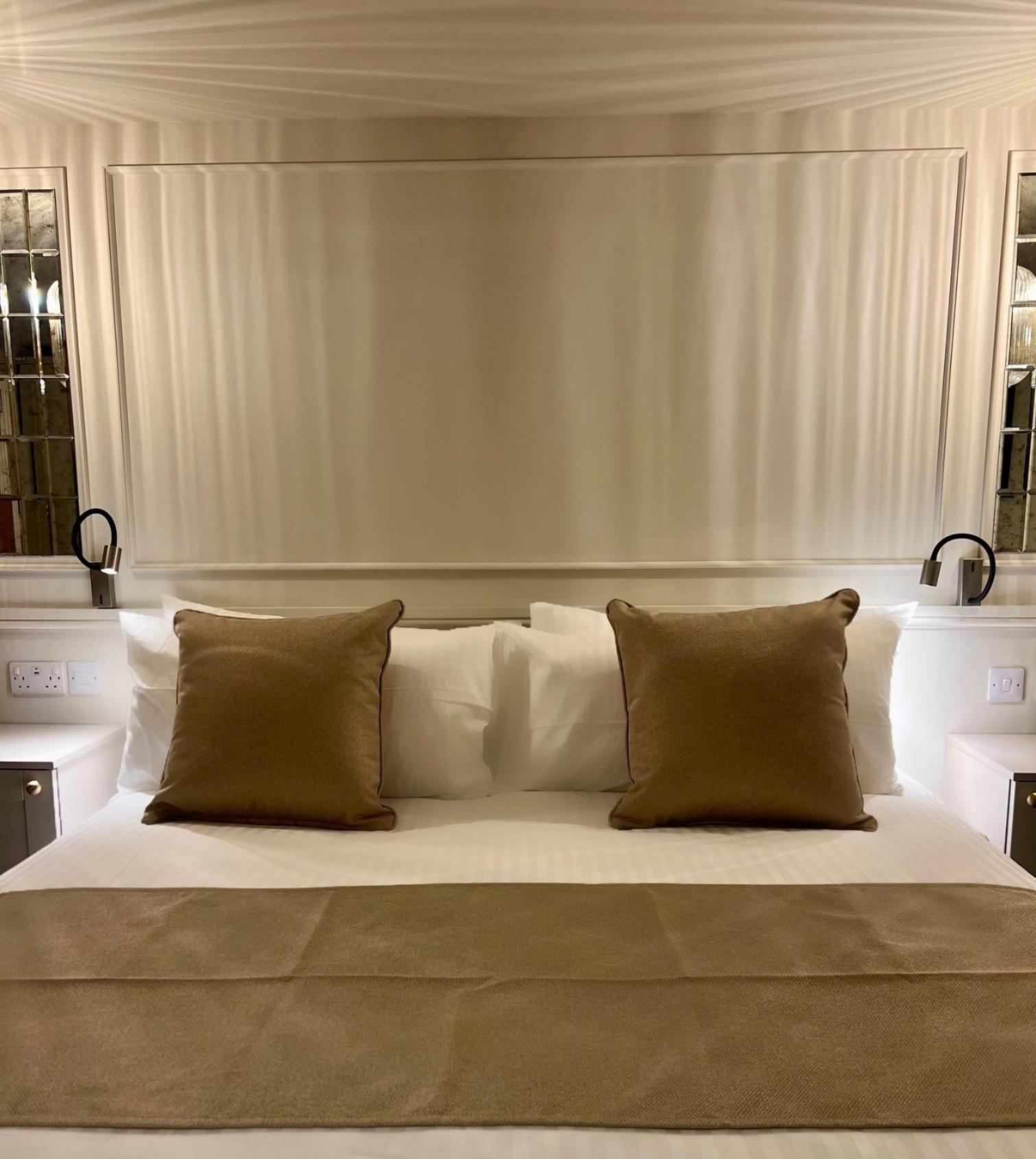 וויטבי Number 3 Pier Road Suites מראה חיצוני תמונה