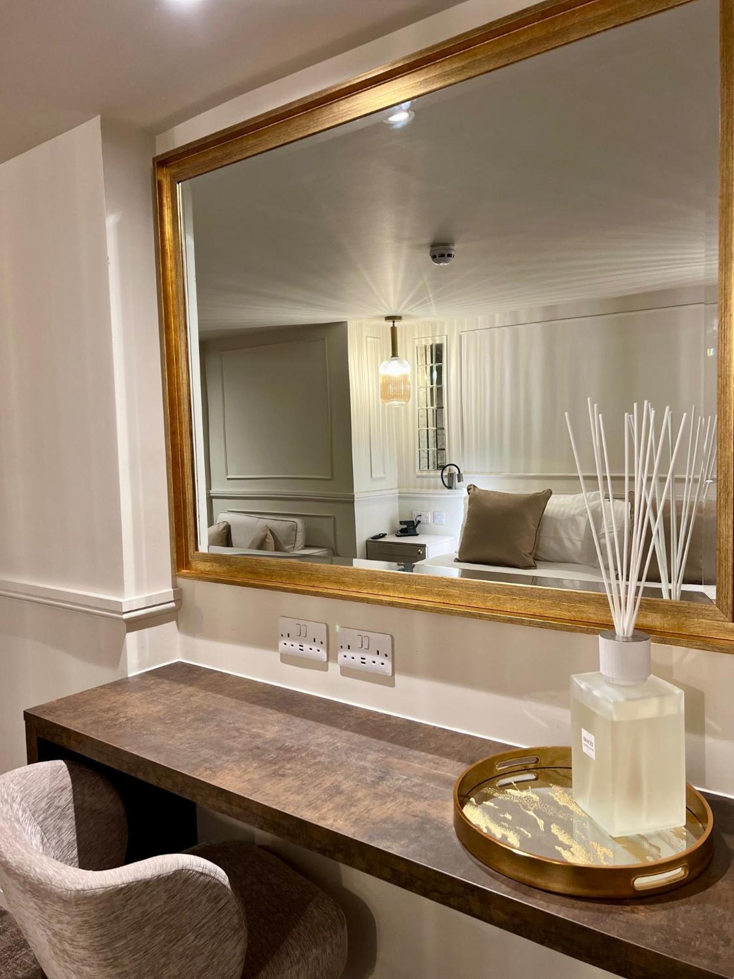 וויטבי Number 3 Pier Road Suites מראה חיצוני תמונה