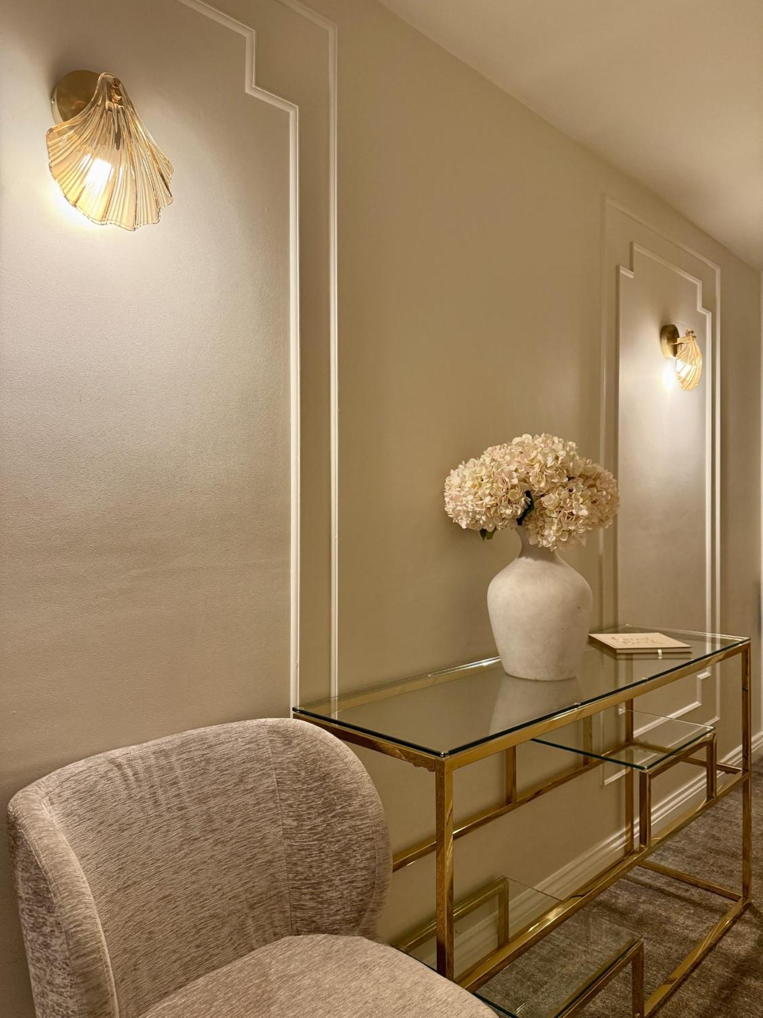 וויטבי Number 3 Pier Road Suites מראה חיצוני תמונה