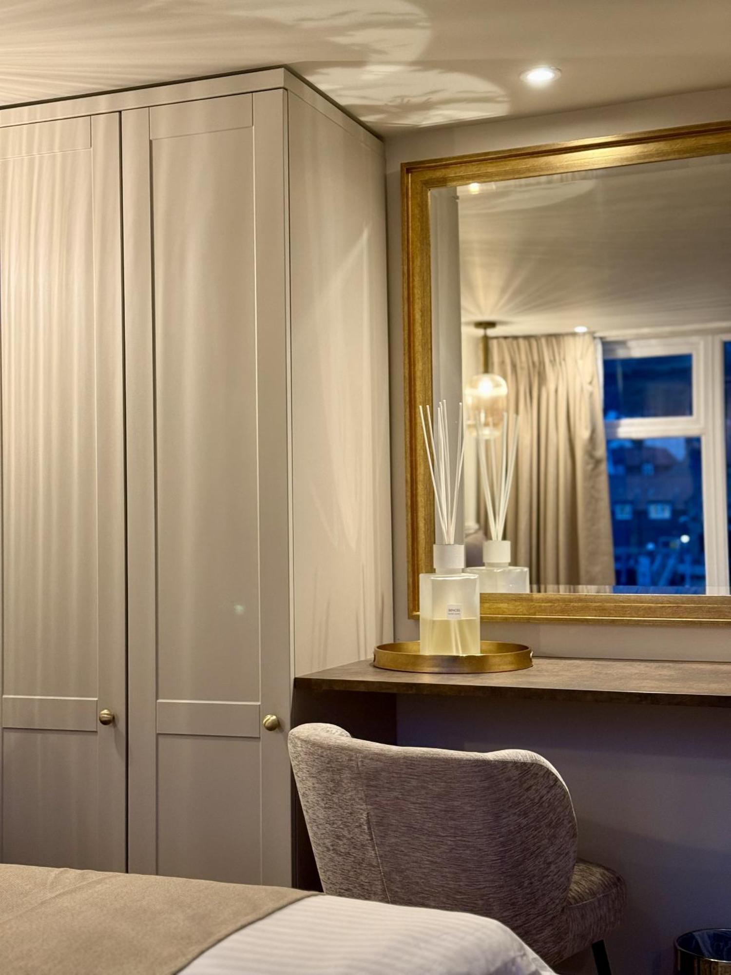 וויטבי Number 3 Pier Road Suites מראה חיצוני תמונה